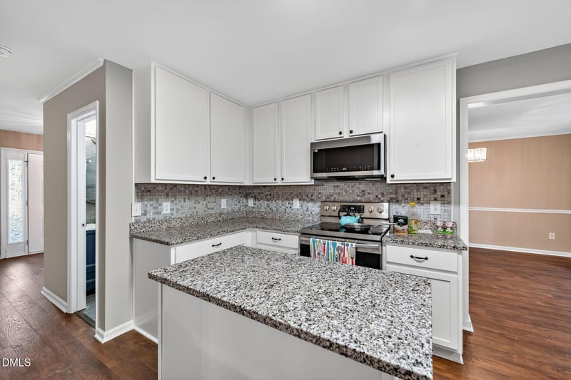 112 Jasmine Valley Ct, Holly Springs, NC 27540