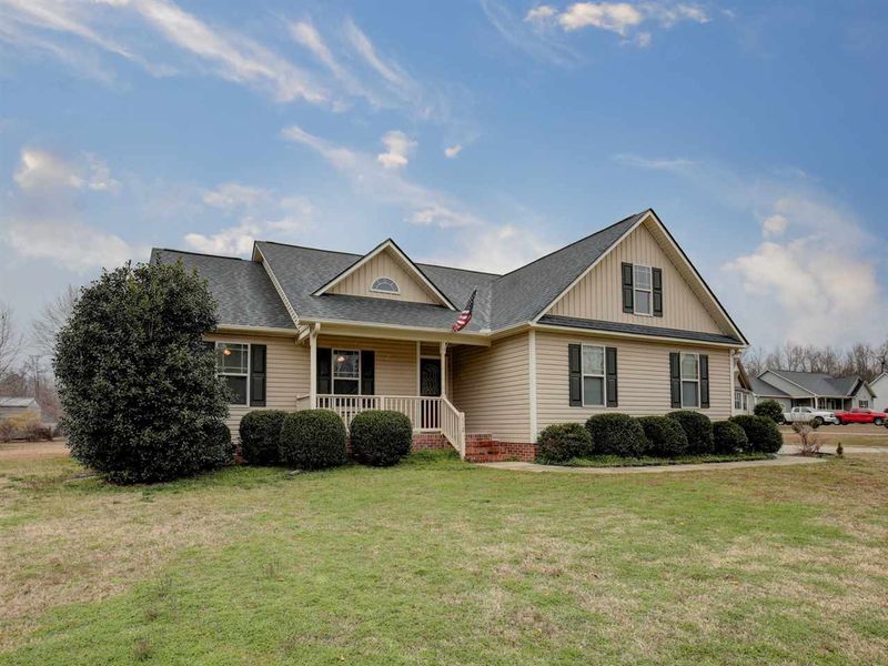 112 Long Grass Dr, Smithfield, NC 27577