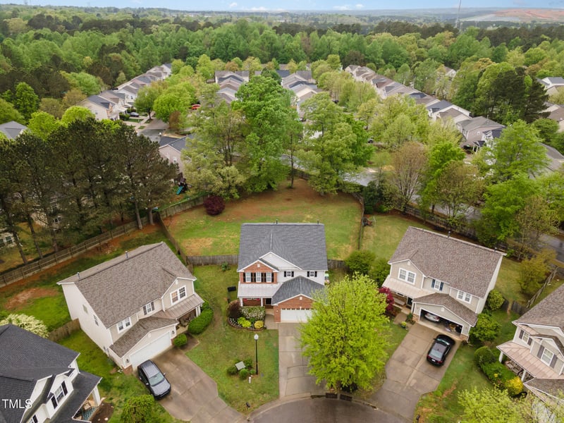 112 Mendells Dr, Holly Springs, NC 27540