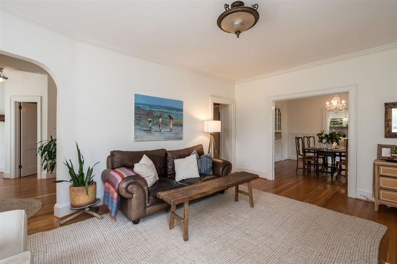 112 Montgomery St, Raleigh, NC 27607