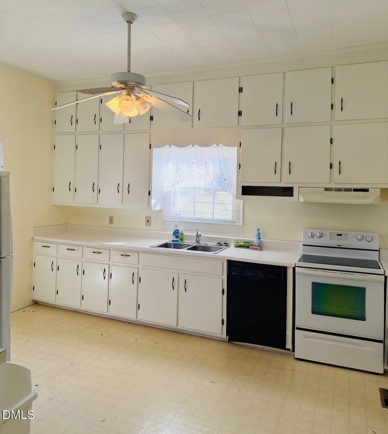 112 Nassau St, Youngsville, NC 27596