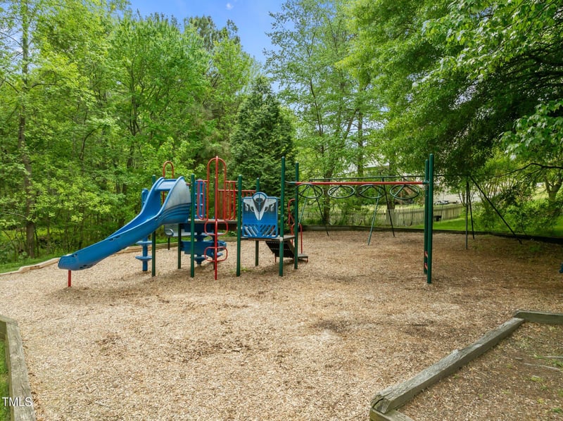 112 Natchez Ct, Cary, NC 27519