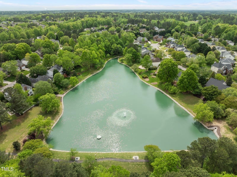 112 Natchez Ct, Cary, NC 27519