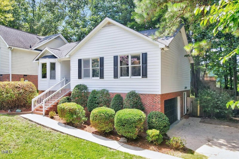 112 Rock Pointe Ln, Cary, NC 27513