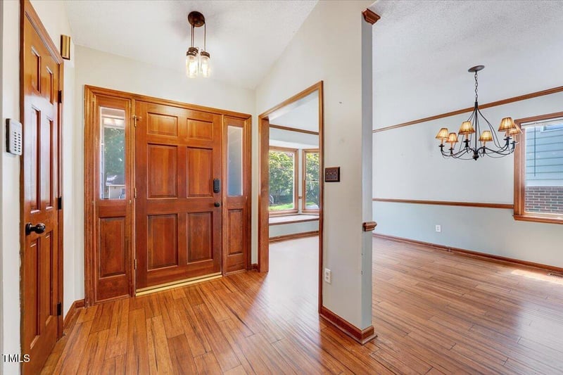 112 Rock Pointe Ln, Cary, NC 27513