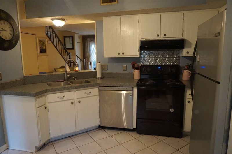 112 Rosebrooks Dr, Cary, NC 27513