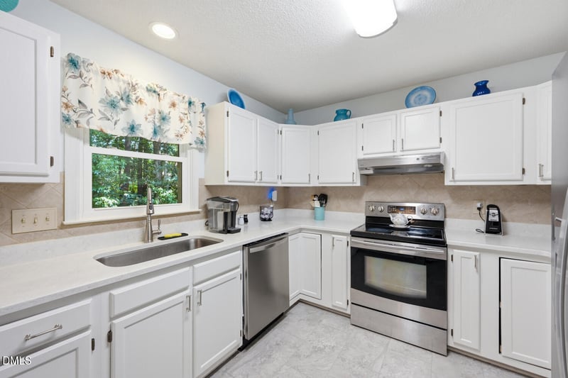 112 Sequoia Ct, Cary, NC 27513