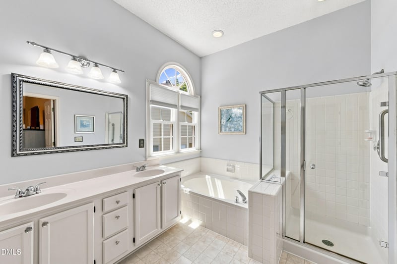 112 Sequoia Ct, Cary, NC 27513
