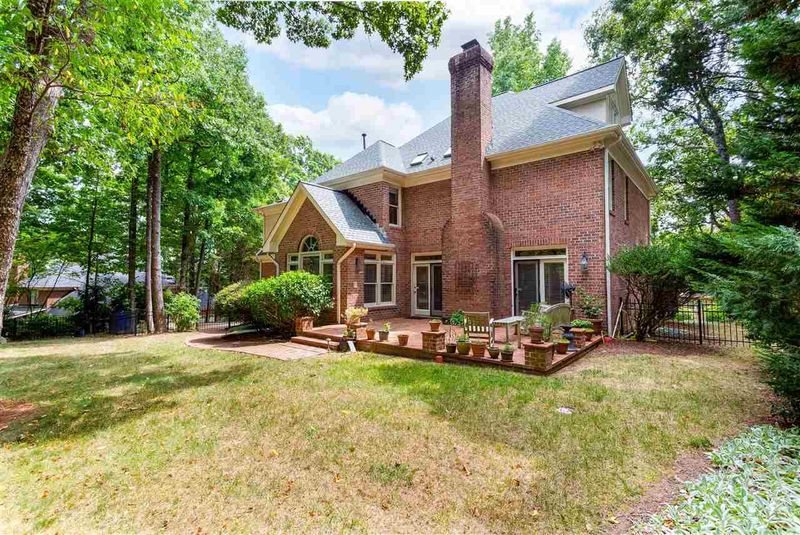112 Sierra Dr, Chapel Hill, NC 27514