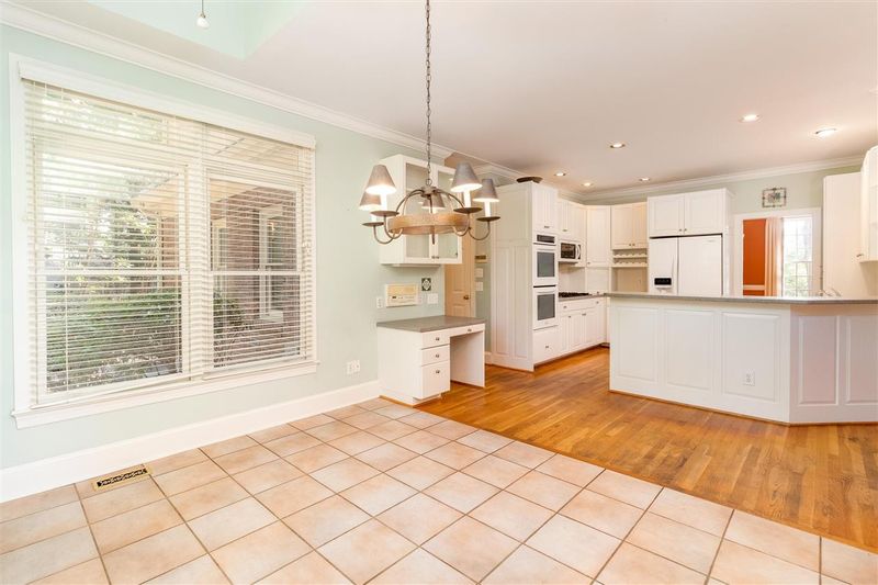 112 Sierra Dr, Chapel Hill, NC 27514