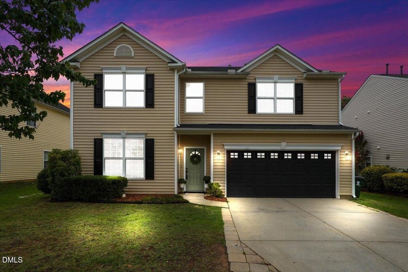 112 Smith Rock Dr, Holly Springs, NC 27540