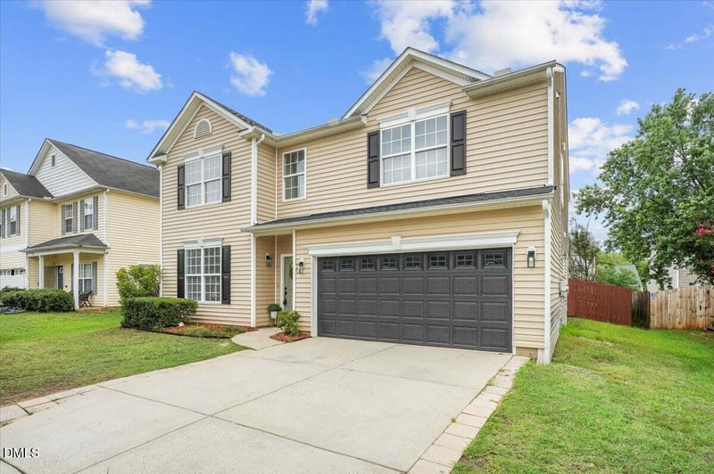 112 Smith Rock Dr, Holly Springs, NC 27540