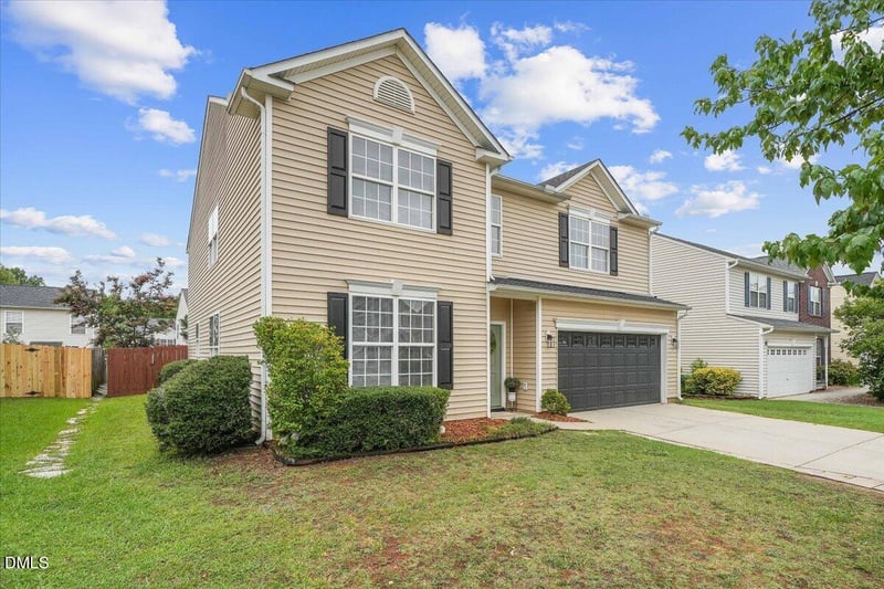 112 Smith Rock Dr, Holly Springs, NC 27540