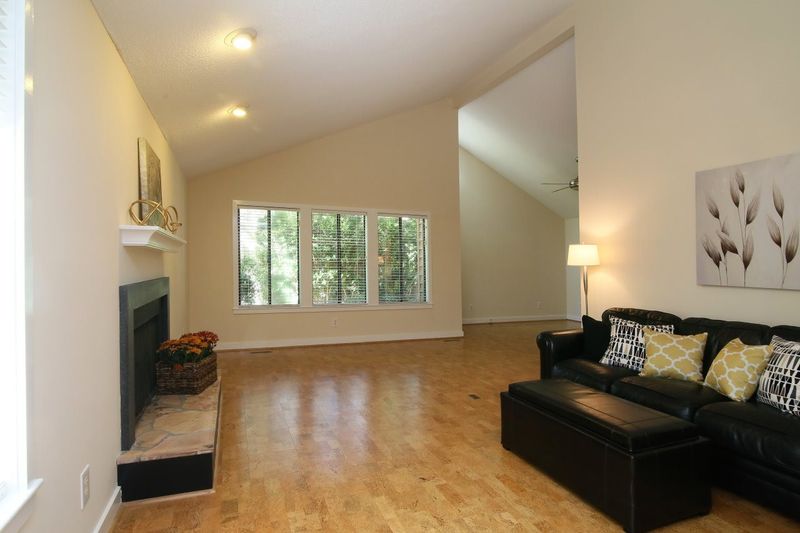 112 Summerlin Dr, Chapel Hill, NC 27514