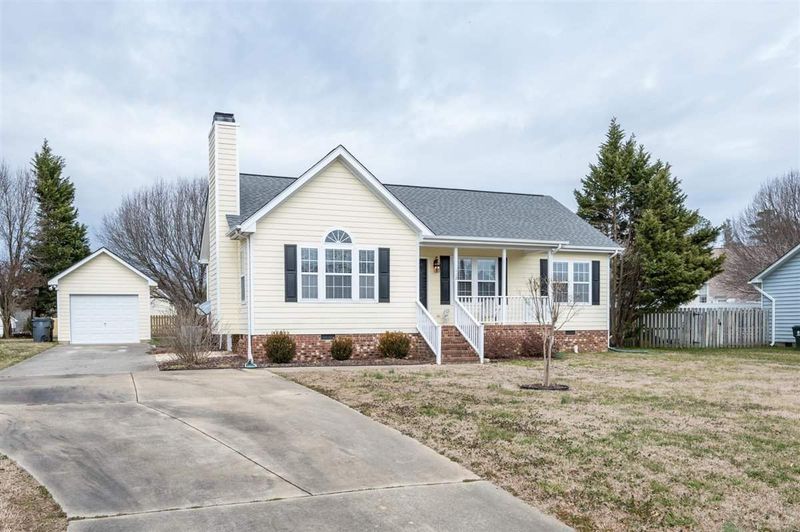 112 Teal Lake Dr, Holly Springs, NC 27540
