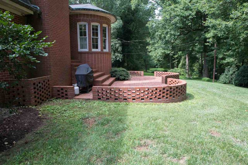 112 Westover Dr, Roxboro, NC 27573
