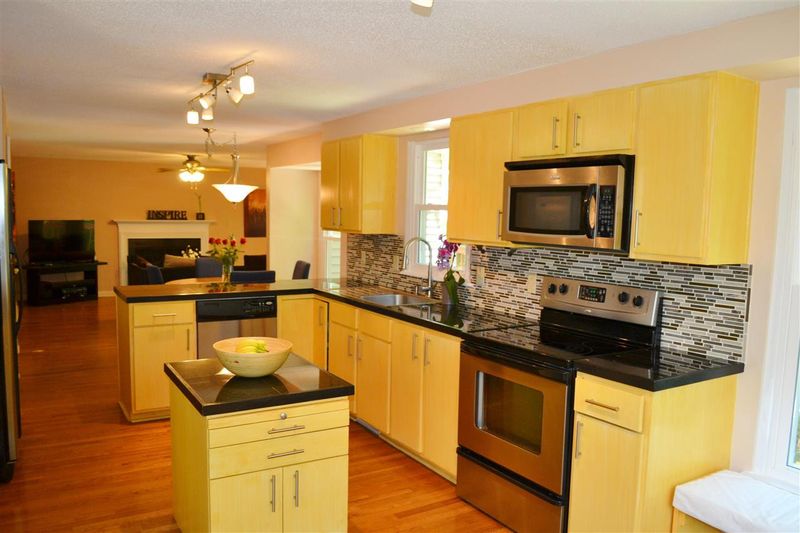 112 Willoughby Ln, Cary, NC 27513