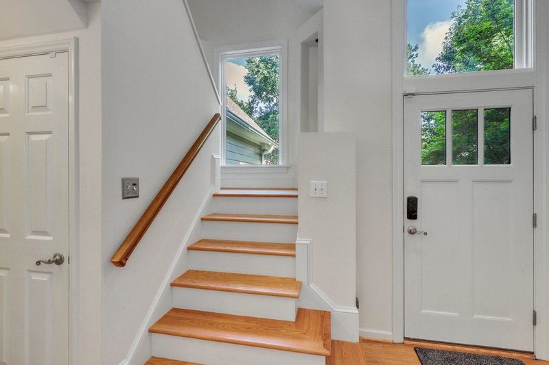 112 Windhover Dr, Chapel Hill, NC 27514