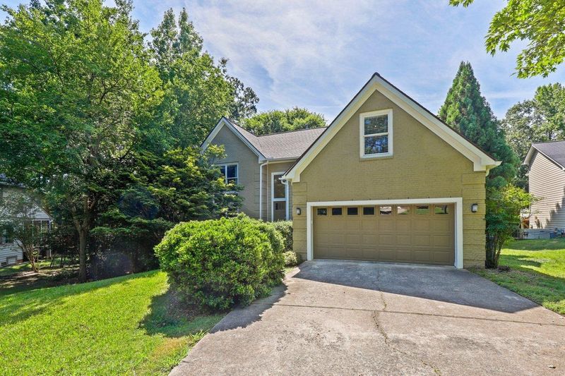 112 Windhover Dr, Chapel Hill, NC 27514