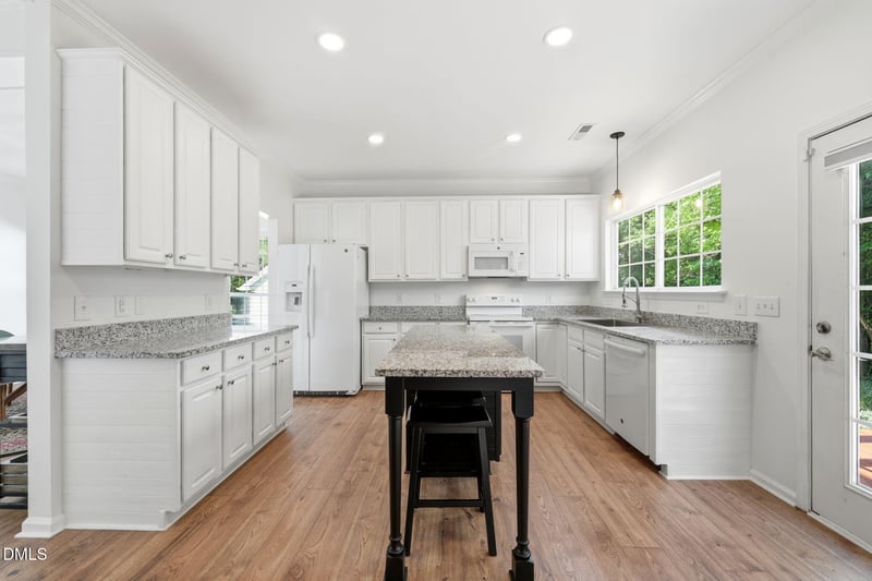 1120 Briarwood Dr, Mebane, NC 27302