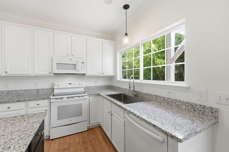 1120 Briarwood Dr, Mebane, NC 27302