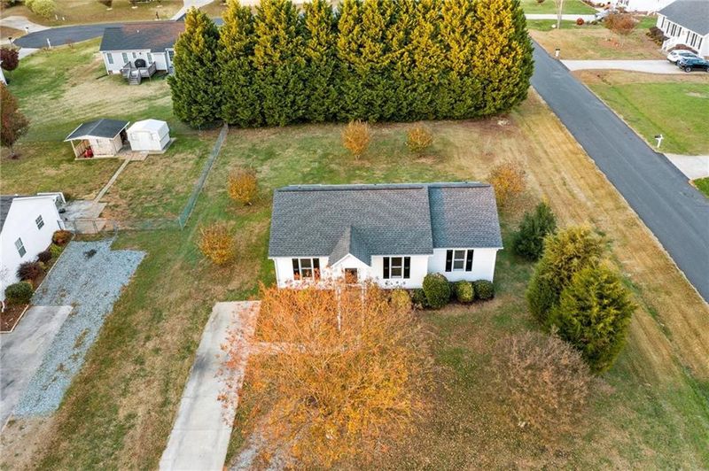 1120 Pine St, Mebane, NC 27302