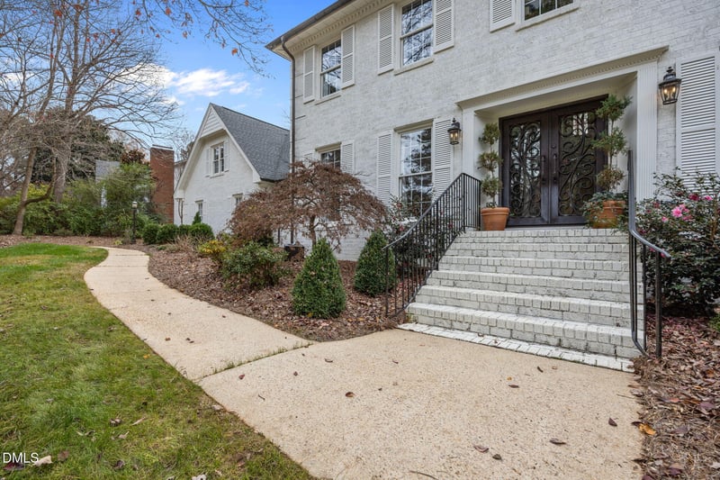 1120 Queensferry Rd, Cary, NC 27511