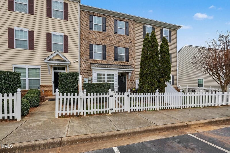 1120 Renewal Pl #101, Raleigh, NC 27603