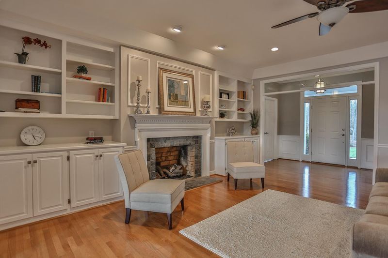 1120 Whippoorwill Ln, Chapel Hill, NC 27517