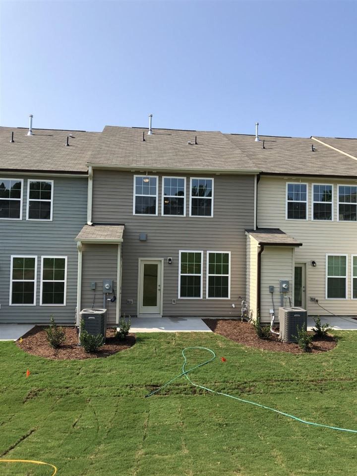 1121 Amber Shadow Dr, Durham, NC 27703