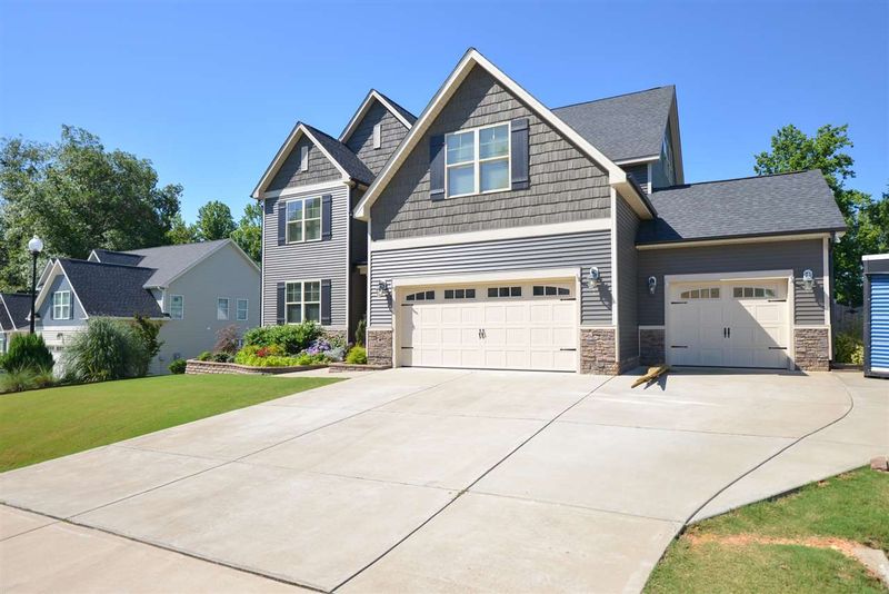 1121 Aquadale Dr, Raleigh, NC 27603