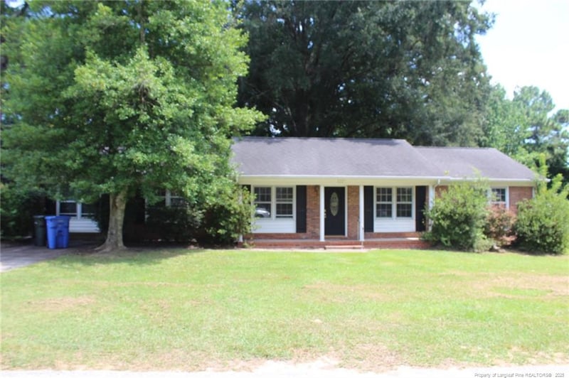 1121 Patrick Dr, Fayetteville, NC 28314