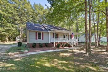 1122 Country Club Ln, Zebulon, NC 27597