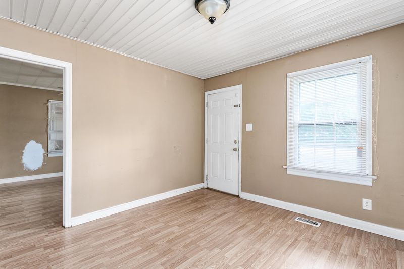 1123 Barham St, Burlington, NC 27215