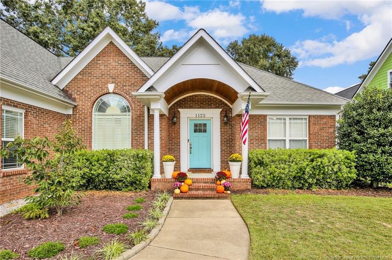 1123 Masterpiece Dr, Hope Mills, NC 28348