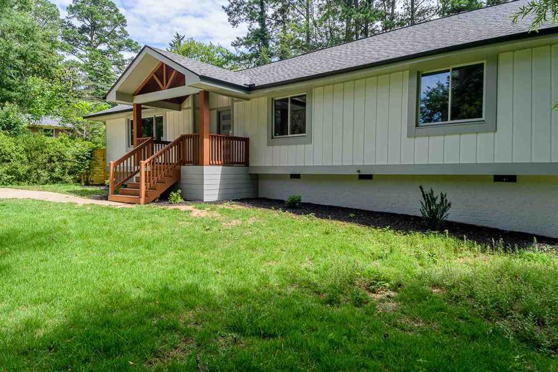 1124 Cedarhurst Dr, Raleigh, NC 27609