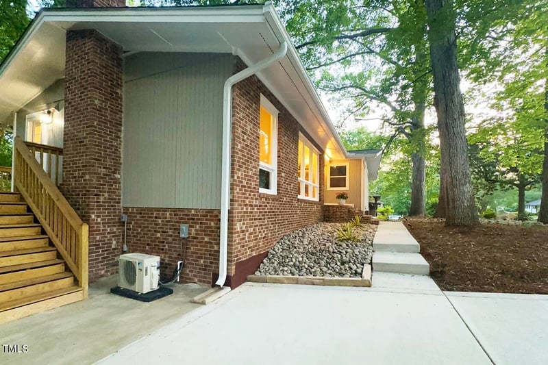 1124 Hardimont Rd, Raleigh, NC 27609