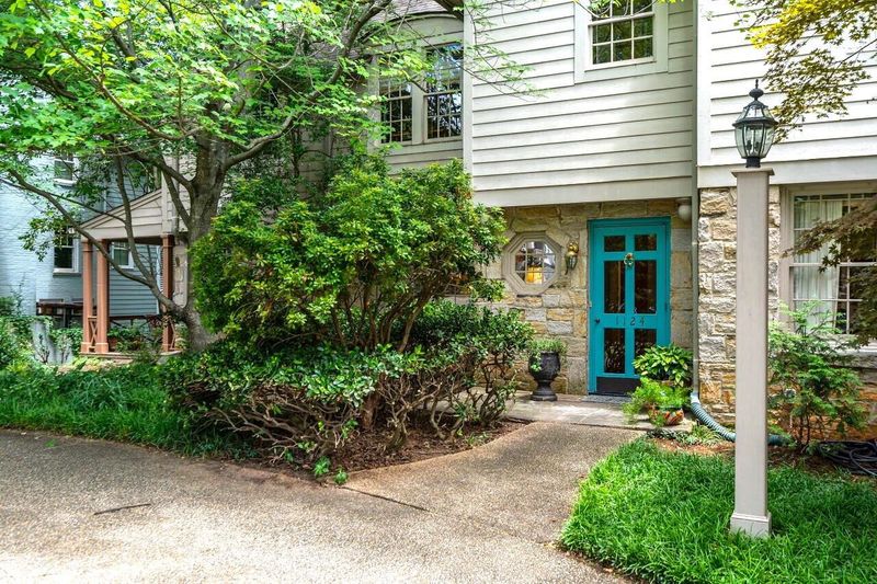 1124 Harvey St, Raleigh, NC 27608