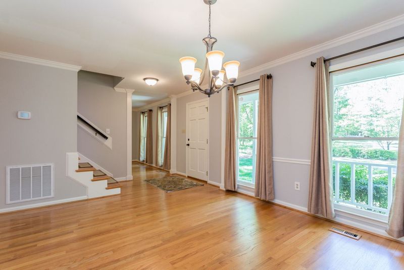 1124 Wake Robin Ln, Cary, NC 27511