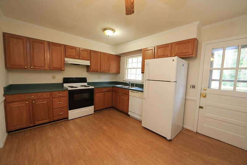1124 Whippoorwill Ln, Raleigh, NC 27609