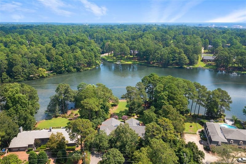 1127 Offshore Dr, Fayetteville, NC 28305