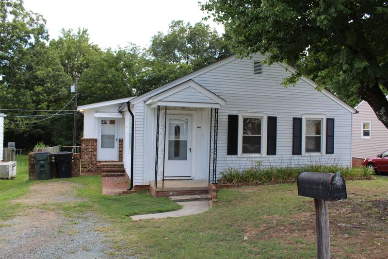 1128 Ava St, Burlington, NC 27215