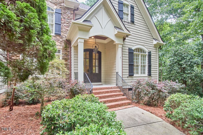 1128 Tacketts Pond Dr, Raleigh, NC 27614