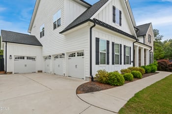 113 Amberwing Ct, Holly Springs, NC 27540