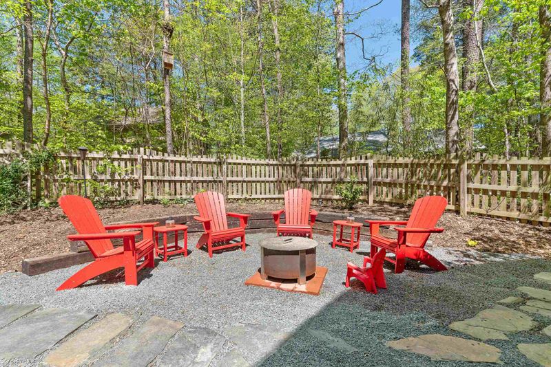 113 Bristol Dr, Chapel Hill, NC 27516