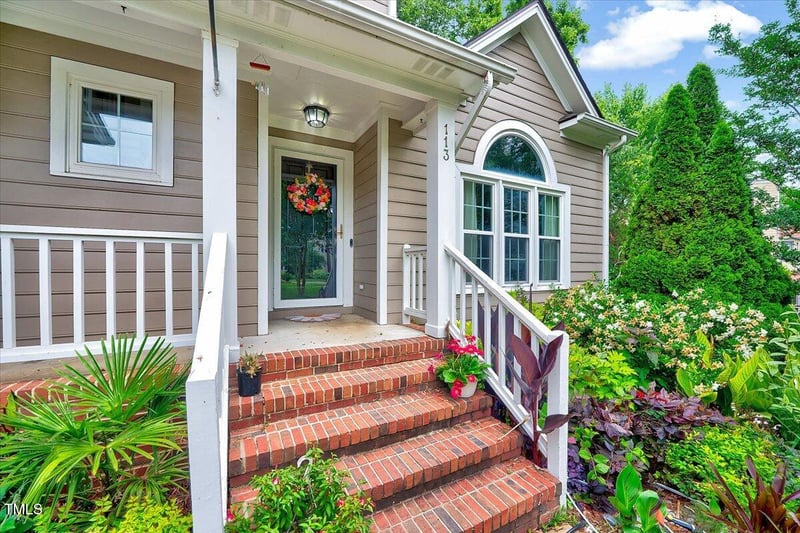 113 Fetzer Ct, Cary, NC 27513
