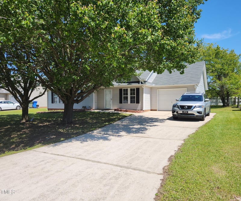 113 Friars Chase Ln, Fuquay Varina, NC 27526