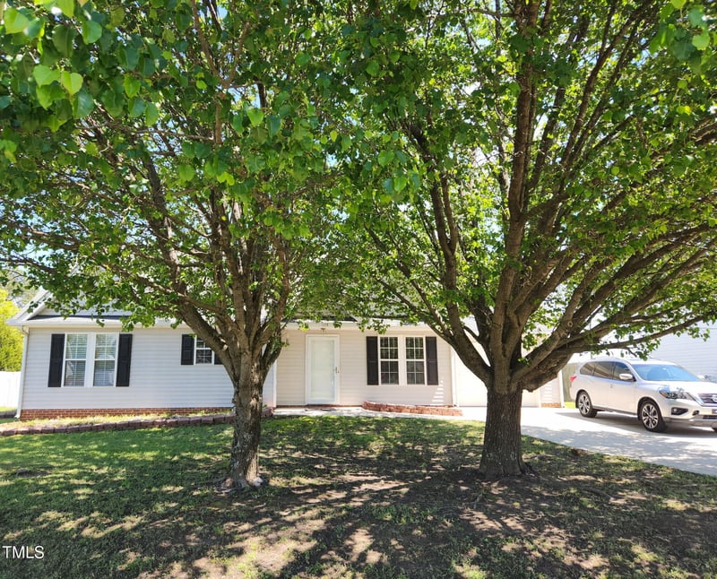 113 Friars Chase Ln, Fuquay Varina, NC 27526