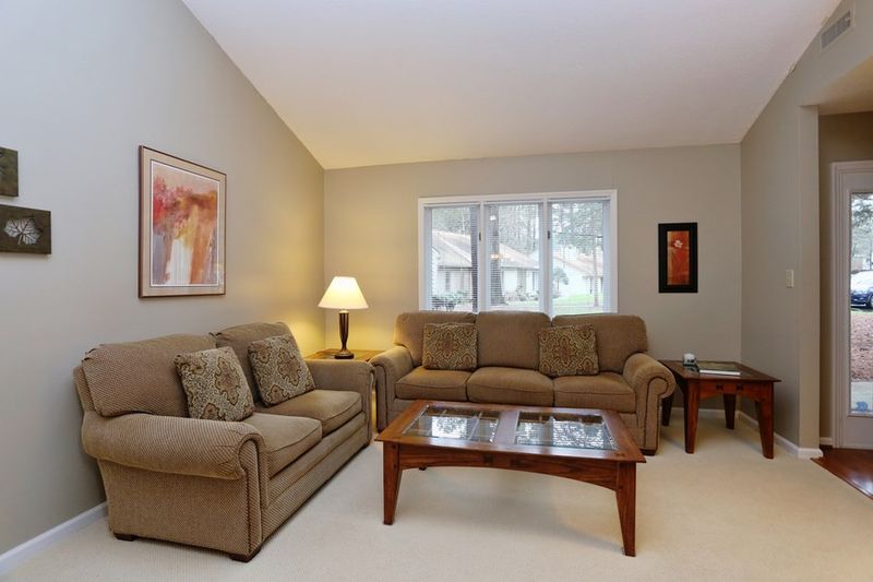 113 Greenmeadow Ln, Chapel Hill, NC 27514
