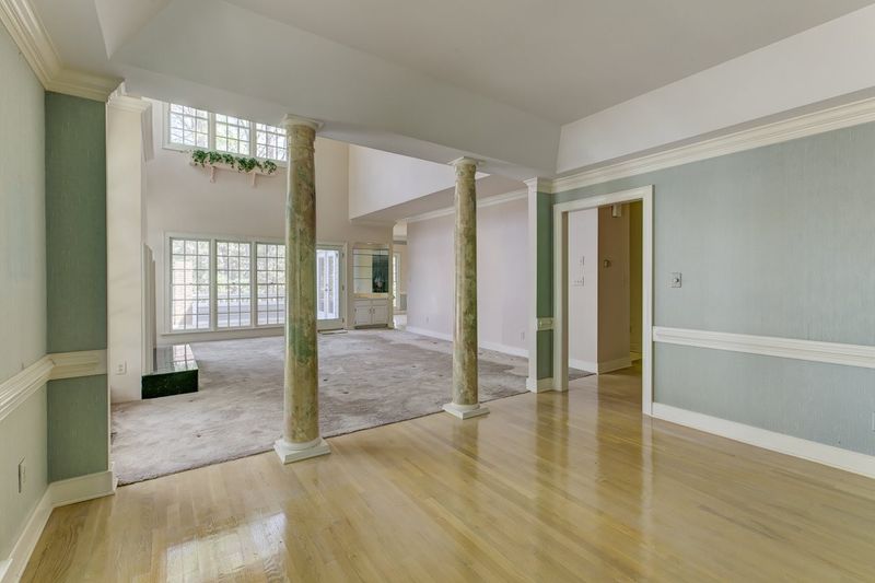 113 Greensview Dr, Cary, NC 27518